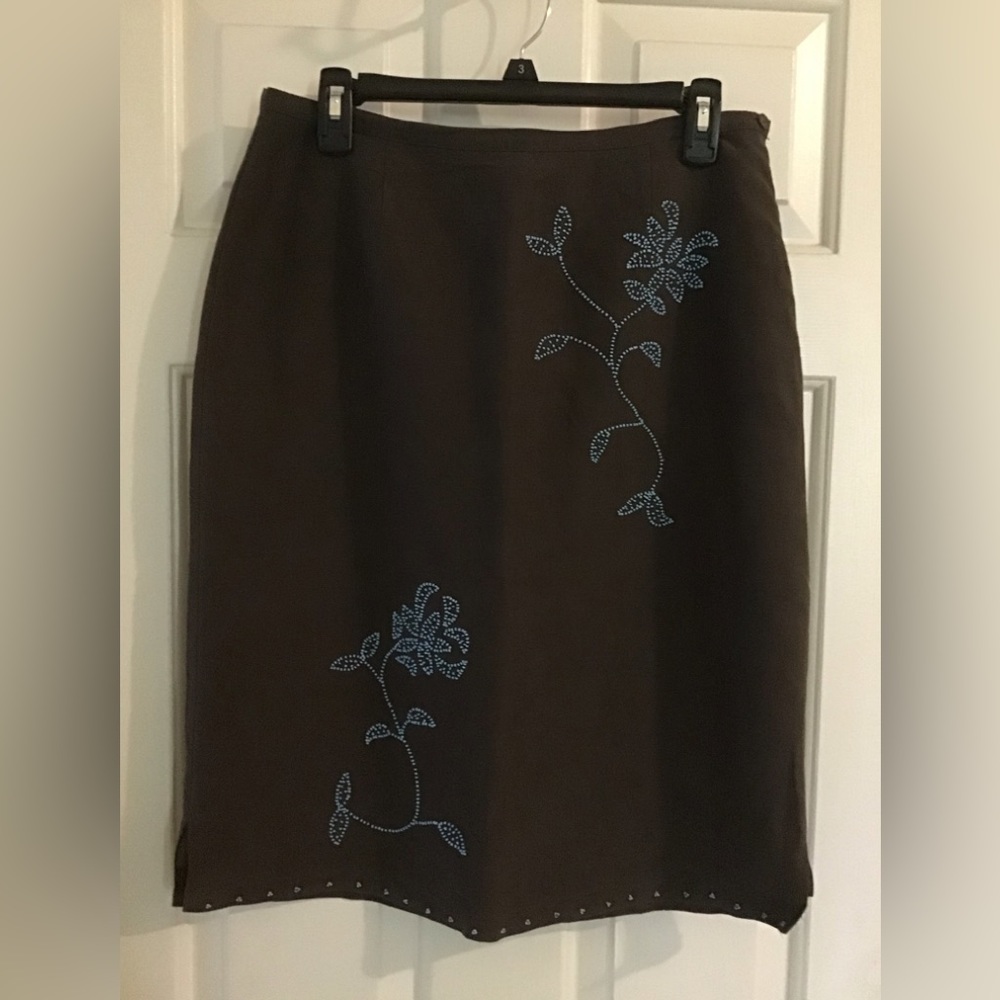 Silkland Embroidered linen skirt